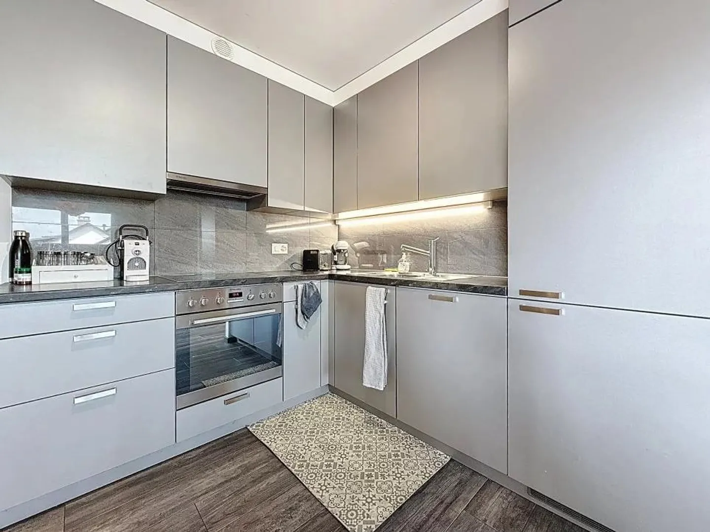 Appartamento con 4.5 stanze nel cuore del villaggio! - Foto 4 di 9