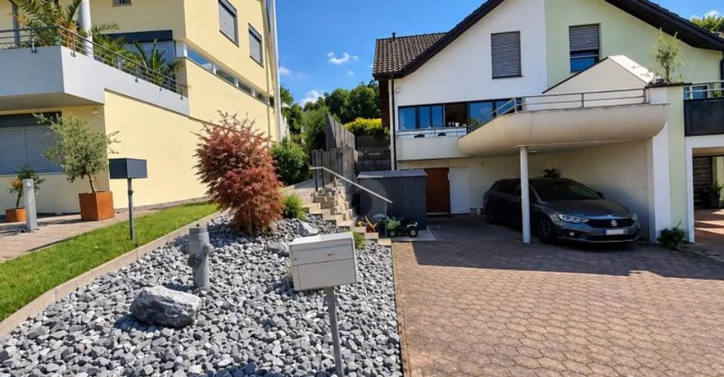 FAMILIENGLÜCK MIT GARTEN UND WINTERGARTEN - Foto 1 von 6
