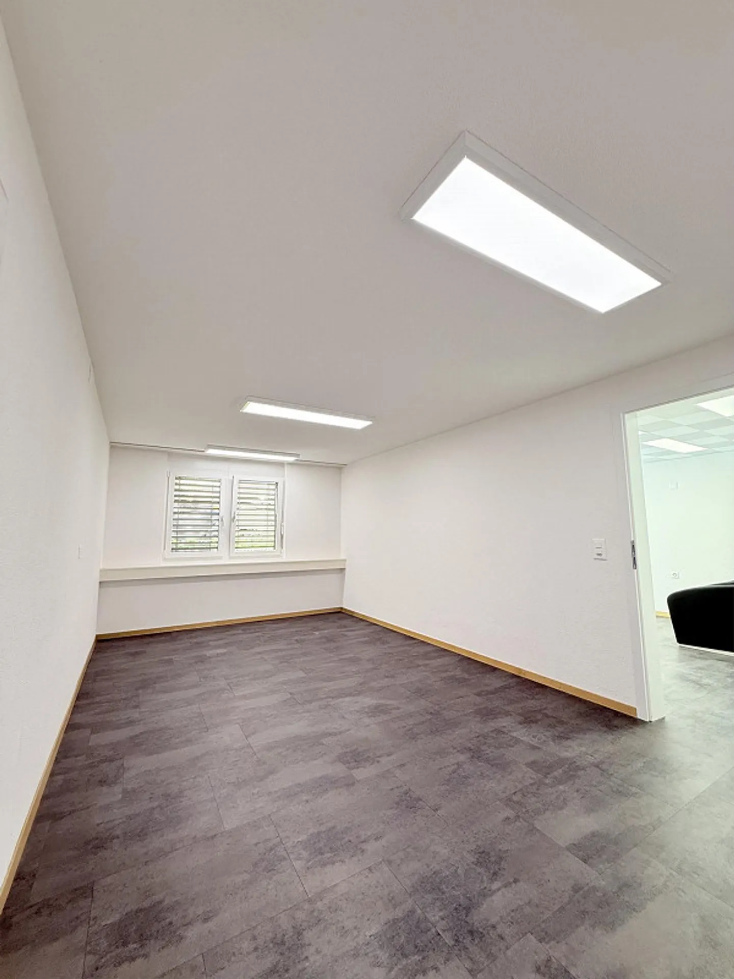 Recherche d'un nouveau locataire pour un salon de coiffure d'environ 40m2, réparti sur deux pièces - Photo 5 sur 9