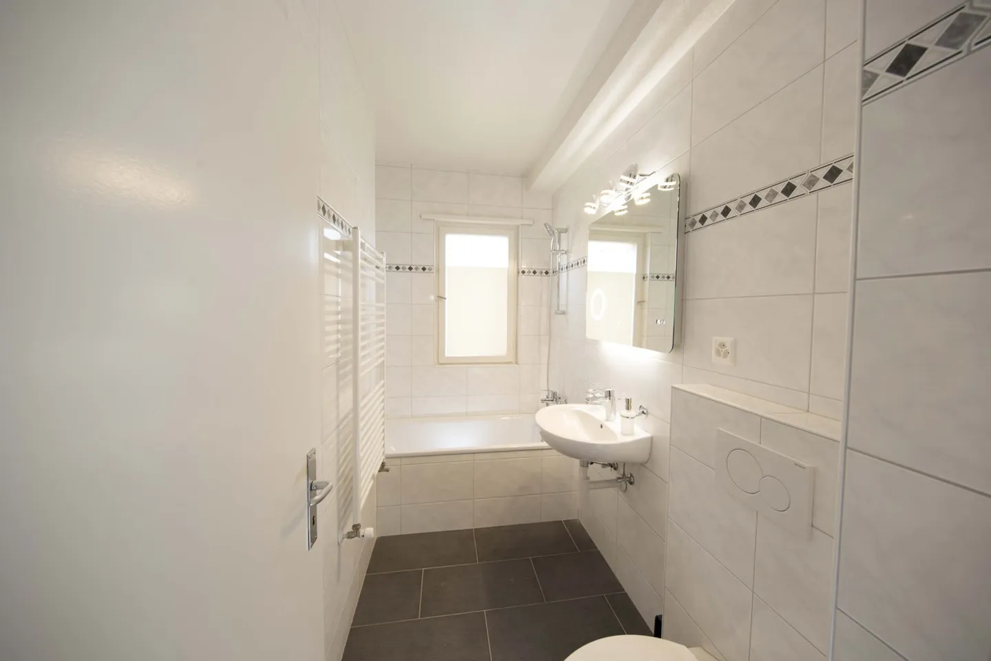 Apartment for rent - Photo 3 of 8