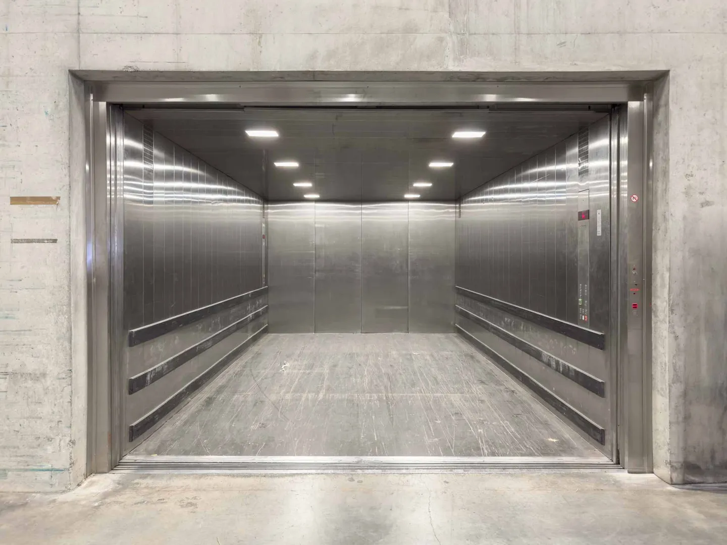 Logistics Warehouse - Photo 4 of 12