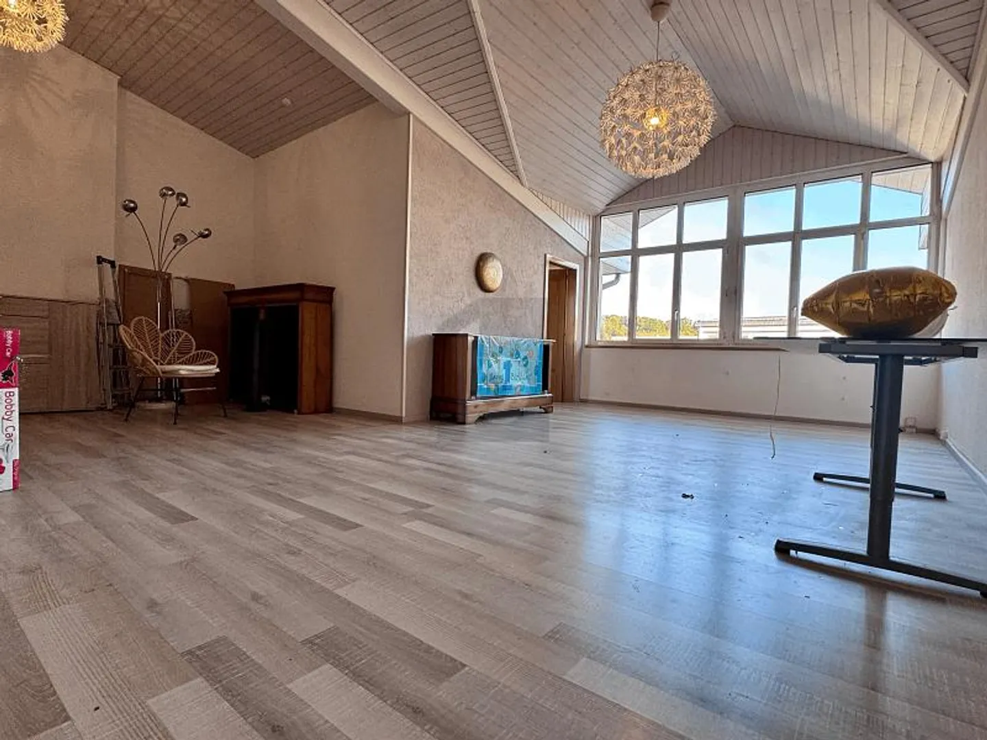 Office space for rent - Photo 1 of 5