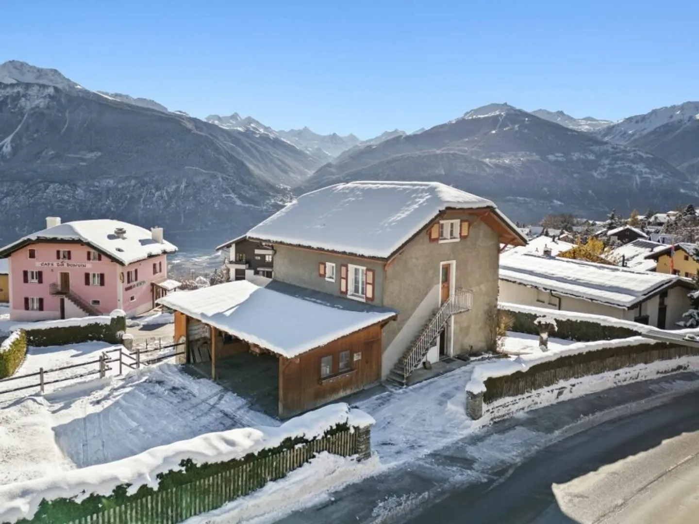 Casa bifamiliare nella zona sciistica di Crans-Montana/VS - Foto 2 di 37