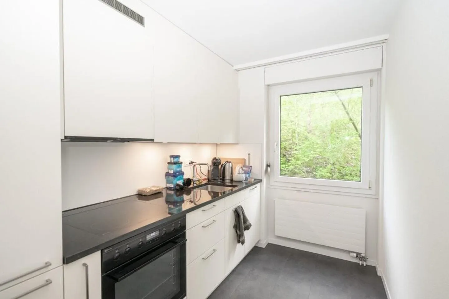 Appartement 2.5 pièces comme neuf avec balcon ! - Photo 4 sur 7