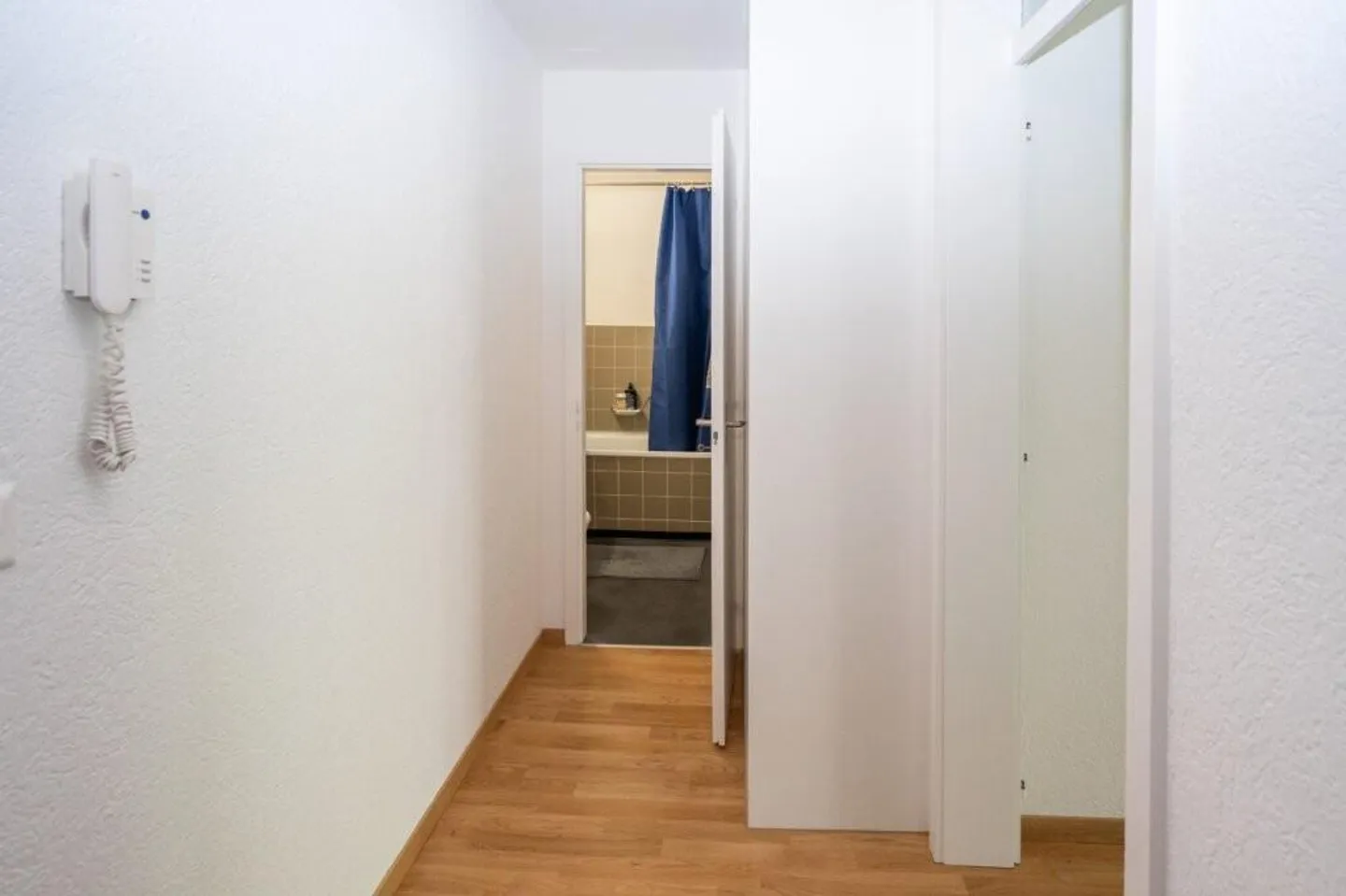 Appartement 2.5 pièces comme neuf avec balcon ! - Photo 5 sur 7
