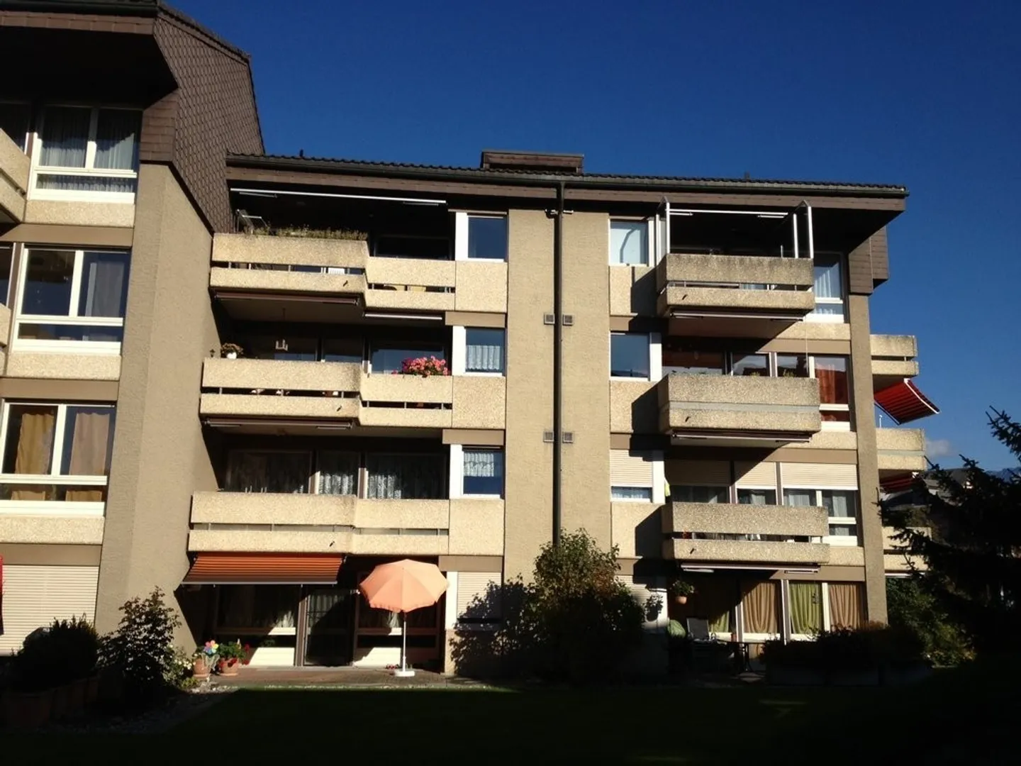 Appartement temporaire de 4.5 pièces au rez-de-chaussée avec 2 places assises - Photo 11 sur 12