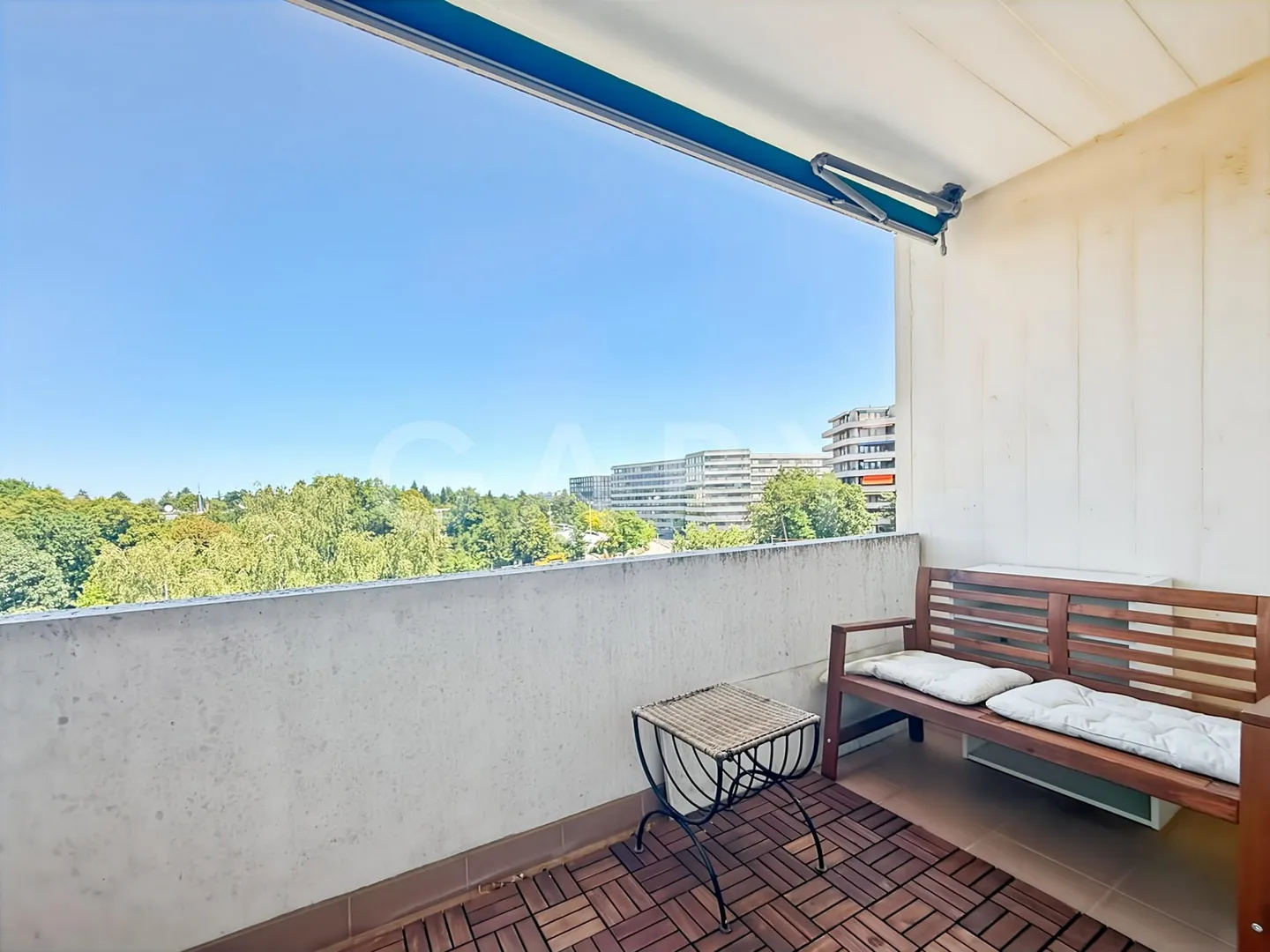 Appartement rénové avec vue - Photo 3 sur 6