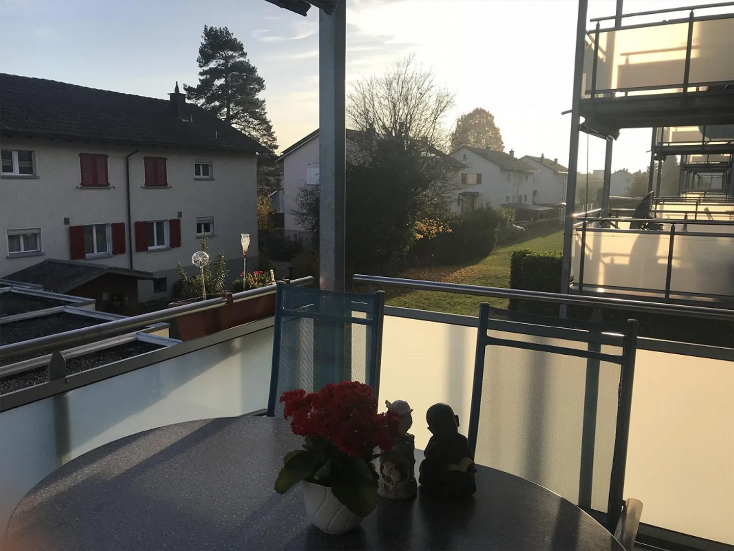 Appartement lumineux de 1,5 pièce avec grand balcon et vue - Photo 1 sur 13