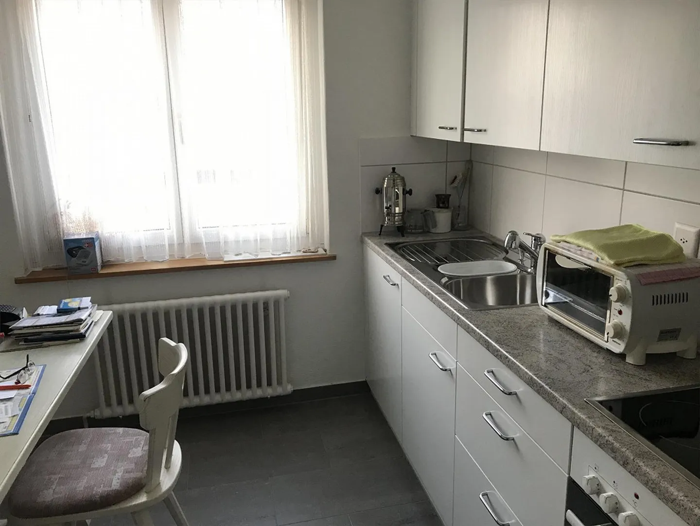 Appartement lumineux de 1,5 pièce avec grand balcon et vue - Photo 5 sur 13