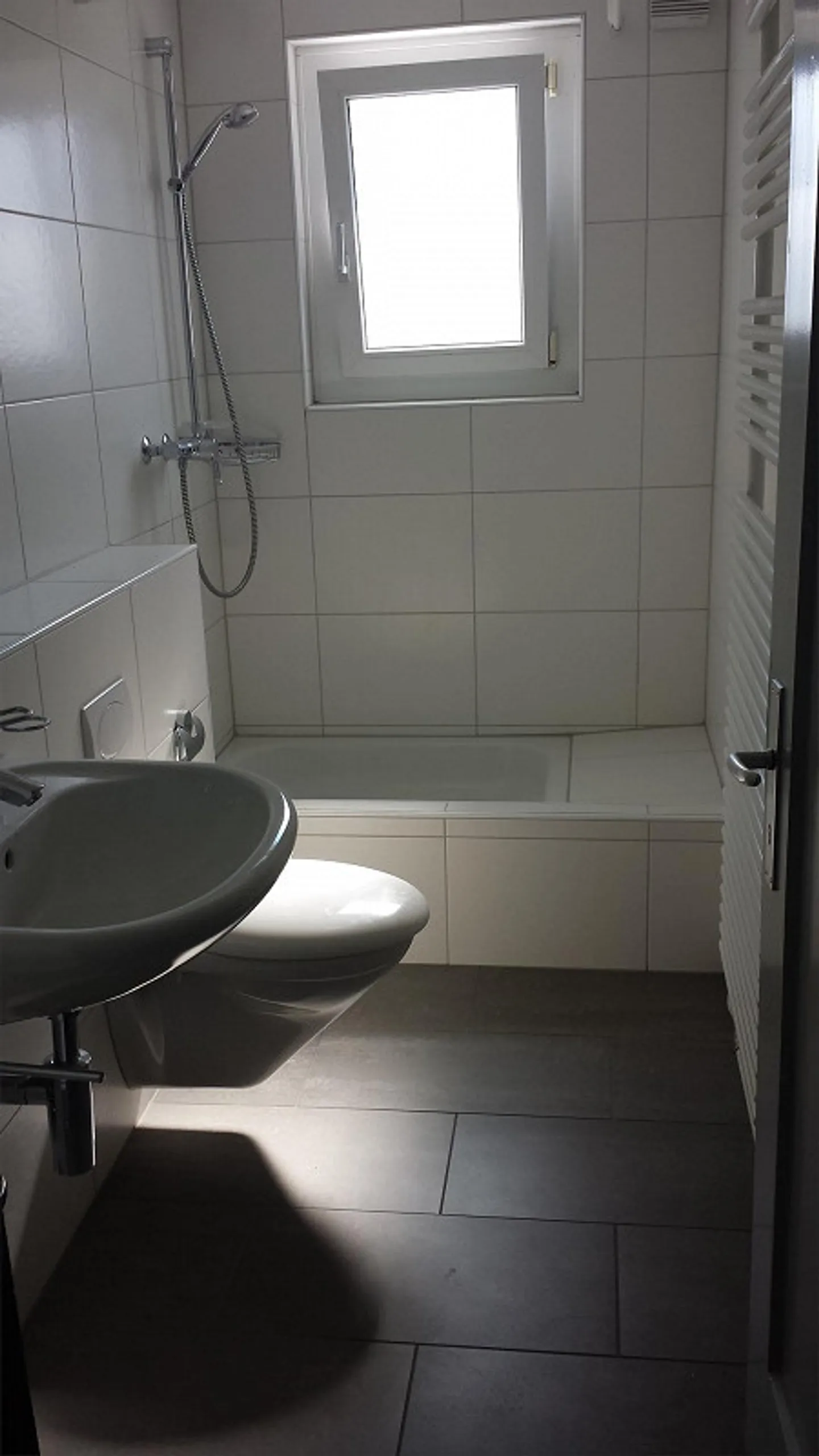 Appartement lumineux de 1,5 pièce avec grand balcon et vue - Photo 8 sur 13