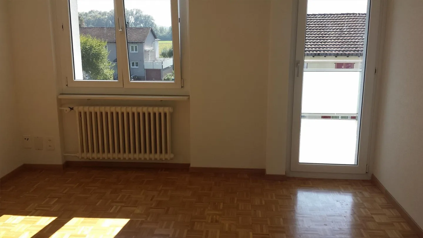 Appartement lumineux de 1,5 pièce avec grand balcon et vue - Photo 3 sur 13