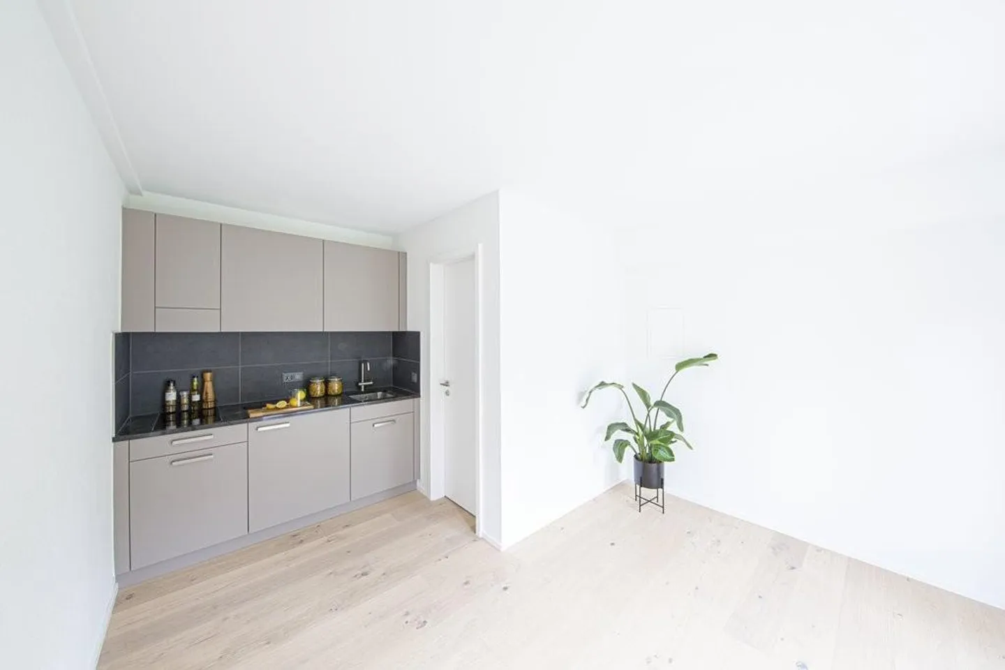 Atelier avec espace de jardin - AUCUNE POSSIBILITÉ D'HABITATION - Photo 2 sur 5