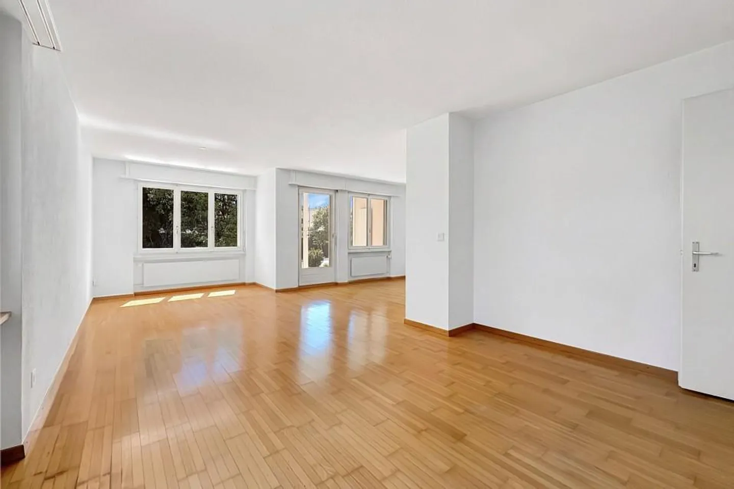 Casa angolare adatta alle famiglie in una posizione centrale - Foto 4 di 13