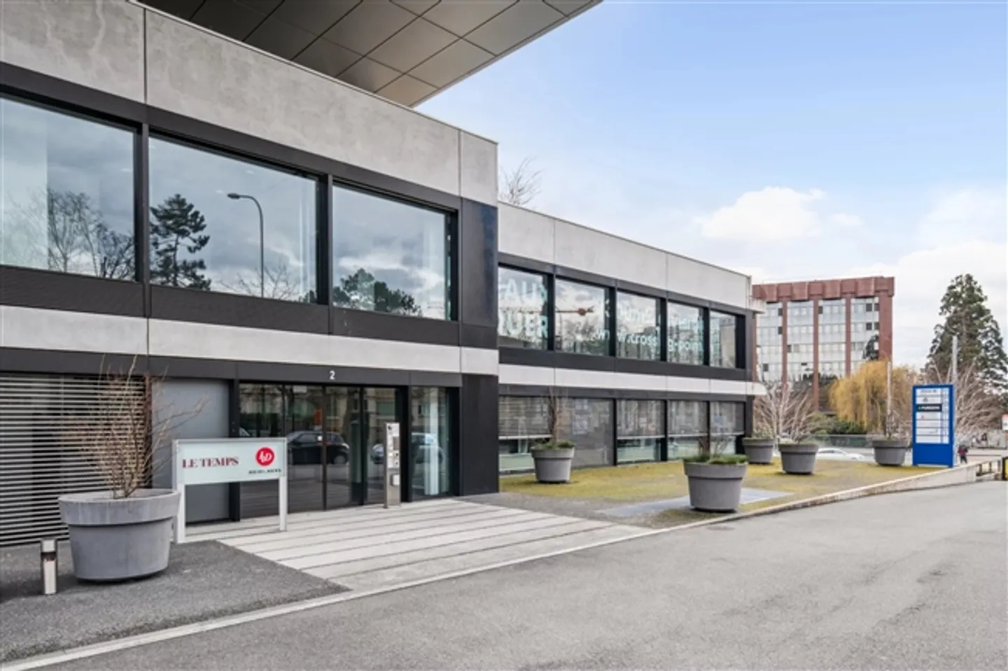 Commercial spaces in Avenue du Bouchet 12 - Photo 4 of 15