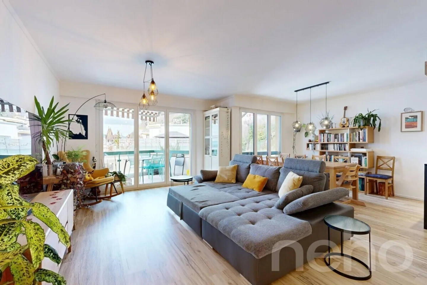 Beautiful 4.5-room apartment completely renovated with lake view, parking space and cellar - Photo 4 of 12