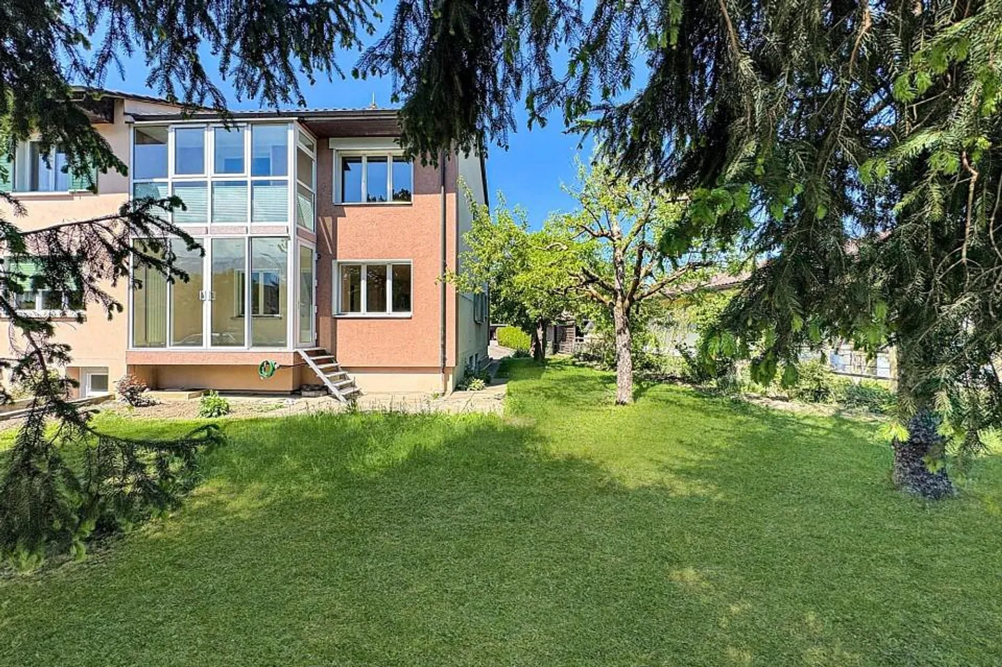 Casa angolare adatta alle famiglie in una posizione centrale - Foto 11 di 13