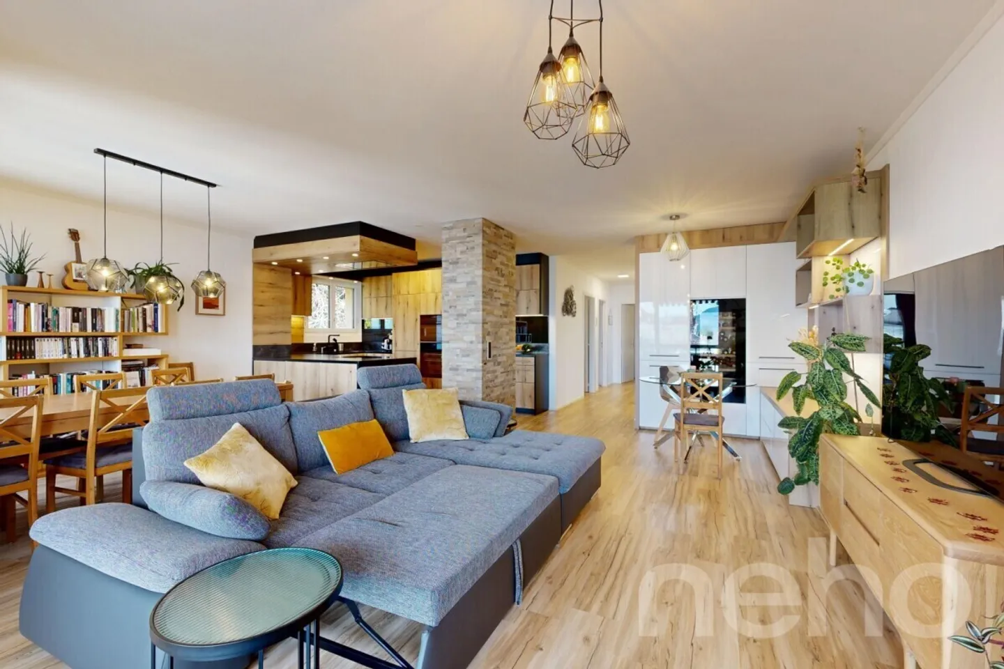 Beautiful 4.5-room apartment completely renovated with lake view, parking space and cellar - Photo 5 of 12