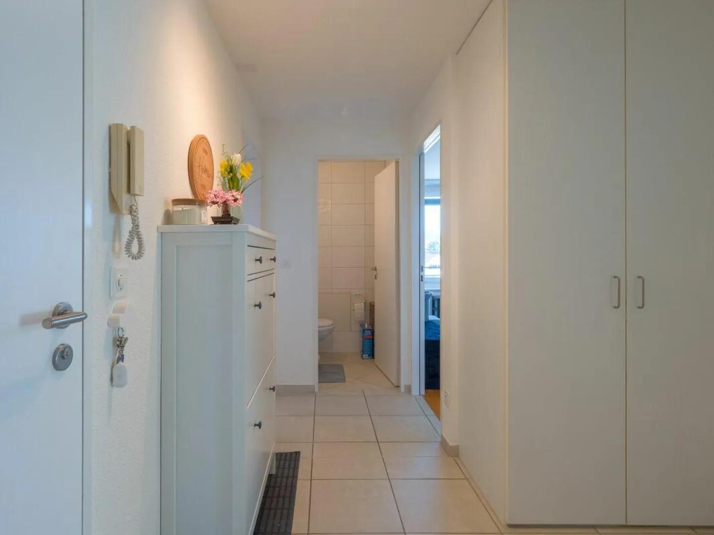 Appartement lumineux 4.5 Z' plus véranda (chauffée) et garage - Photo 2 sur 13