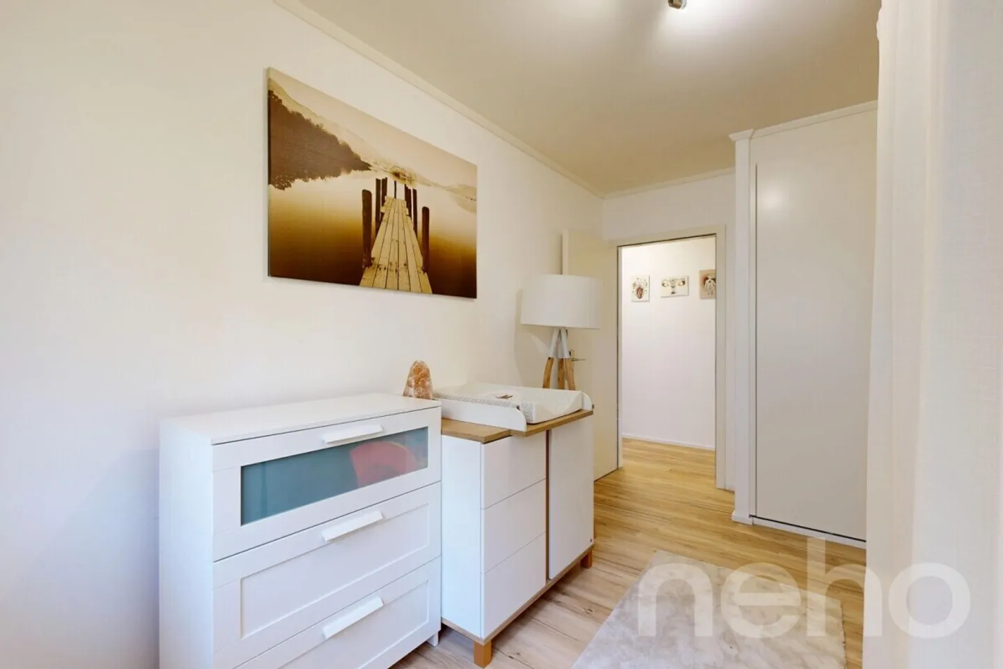 Beautiful 4.5-room apartment completely renovated with lake view, parking space and cellar - Photo 10 of 12