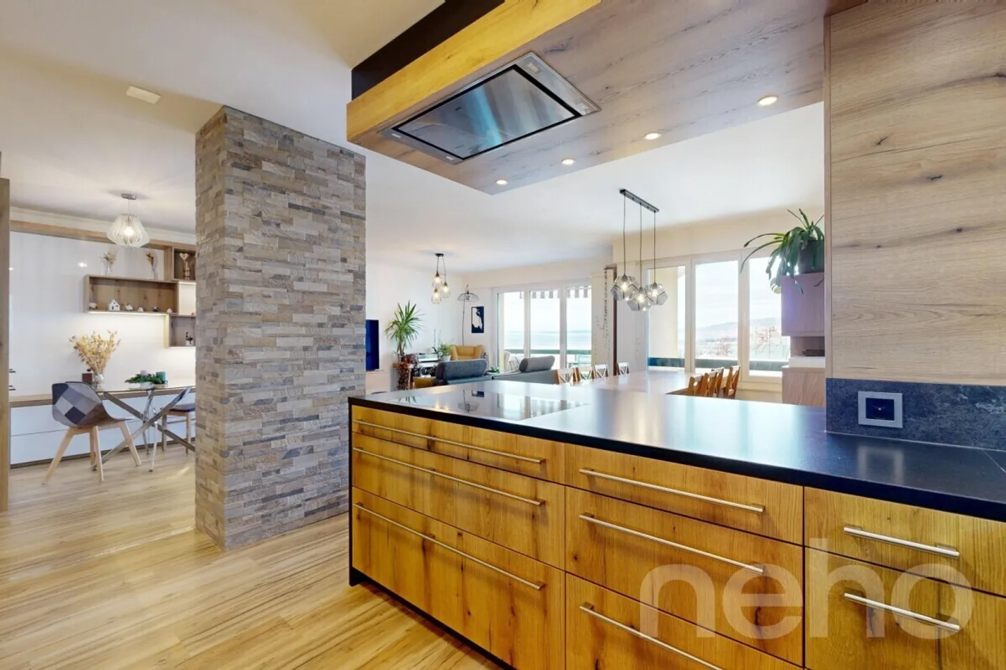 Beautiful 4.5-room apartment completely renovated with lake view, parking space and cellar - Photo 8 of 12