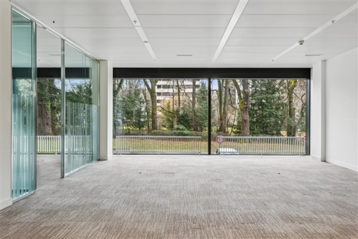 Commercial spaces in Avenue du Bouchet 12 - Photo 10 of 15