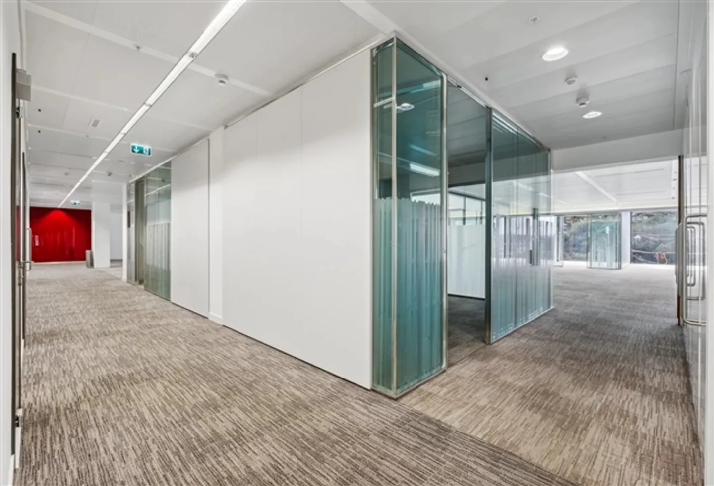 Commercial spaces in Avenue du Bouchet 12 - Photo 11 of 15