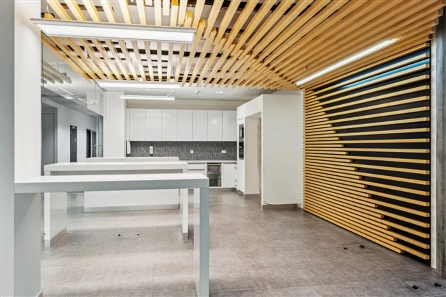 Commercial spaces in Avenue du Bouchet 12 - Photo 13 of 15