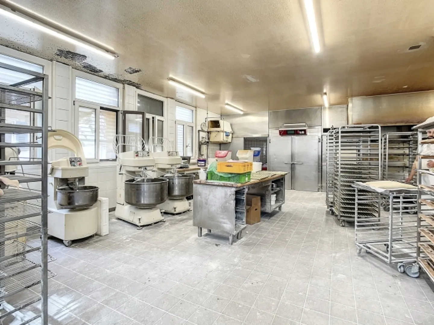 «Geschäfts- und Wohngebäude» - Foto 14 von 20