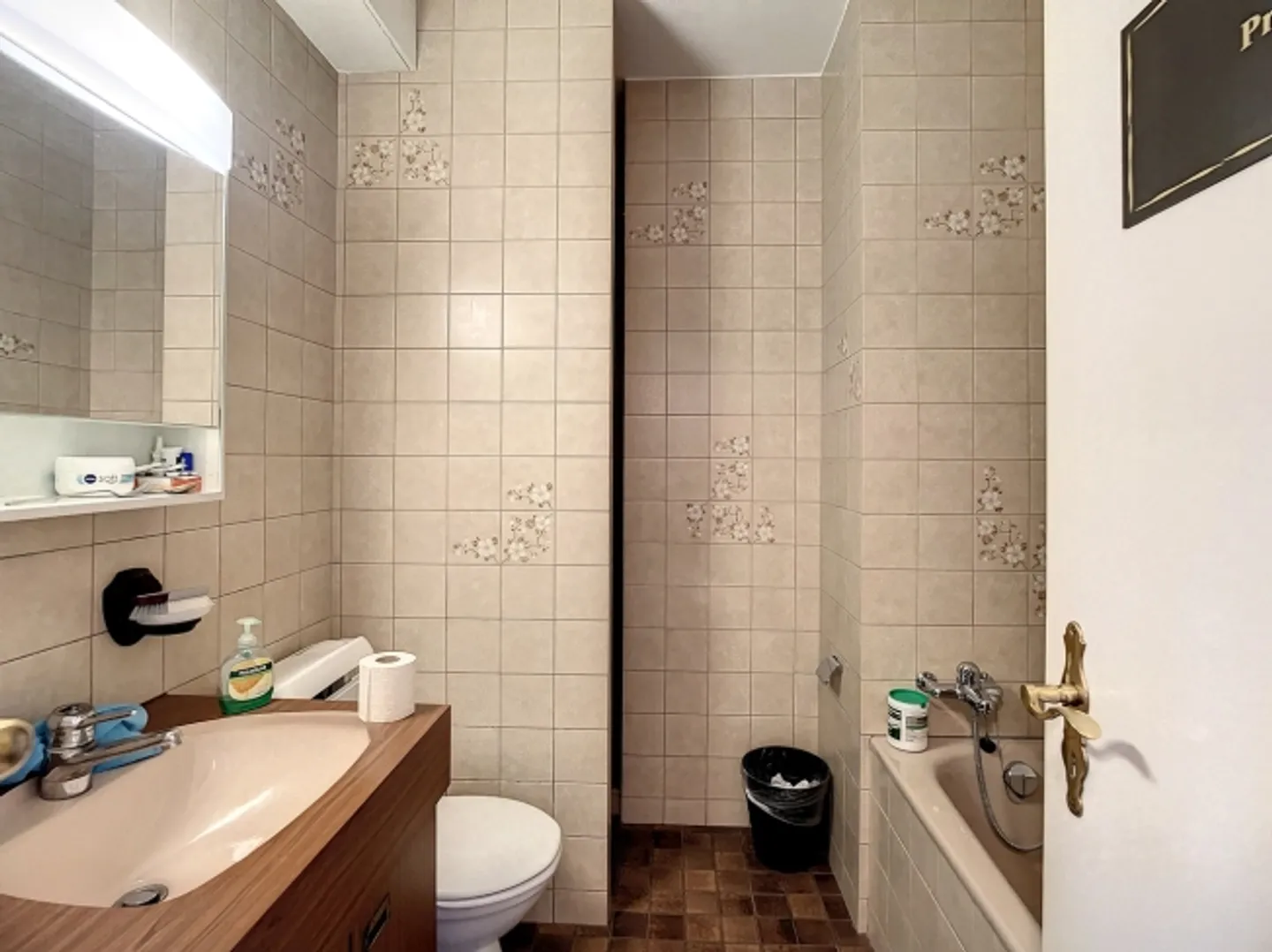 «Geschäfts- und Wohngebäude» - Foto 16 von 20