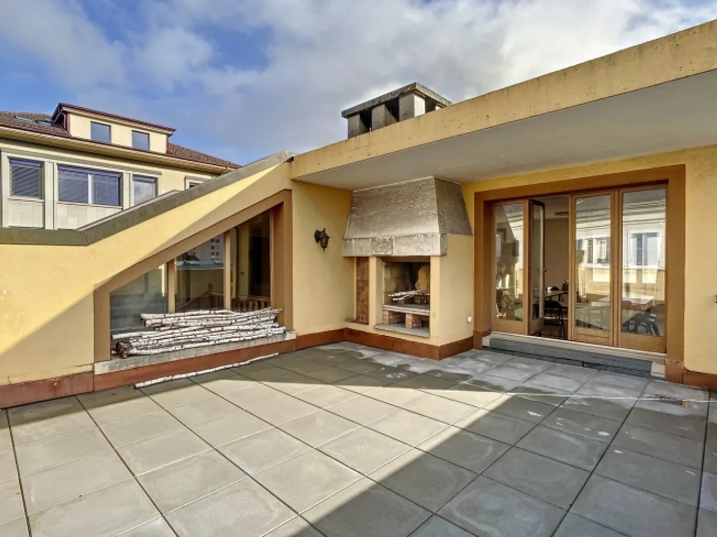 «Geschäfts- und Wohngebäude» - Foto 17 von 20