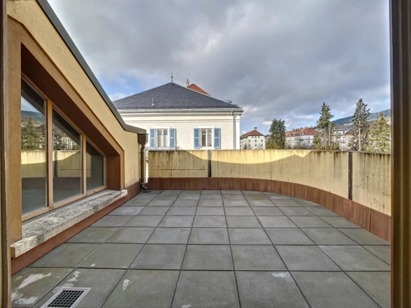 «Geschäfts- und Wohngebäude» - Foto 18 von 20