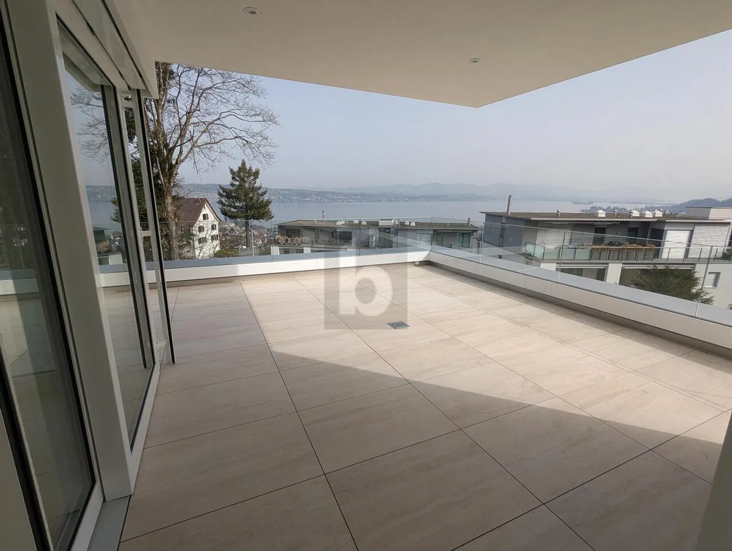 OASIS DE TRANQUILLITÉ LUXUEUSE AVEC TECHNOLOGIE HAUT DE GAMME - Photo 3 sur 6