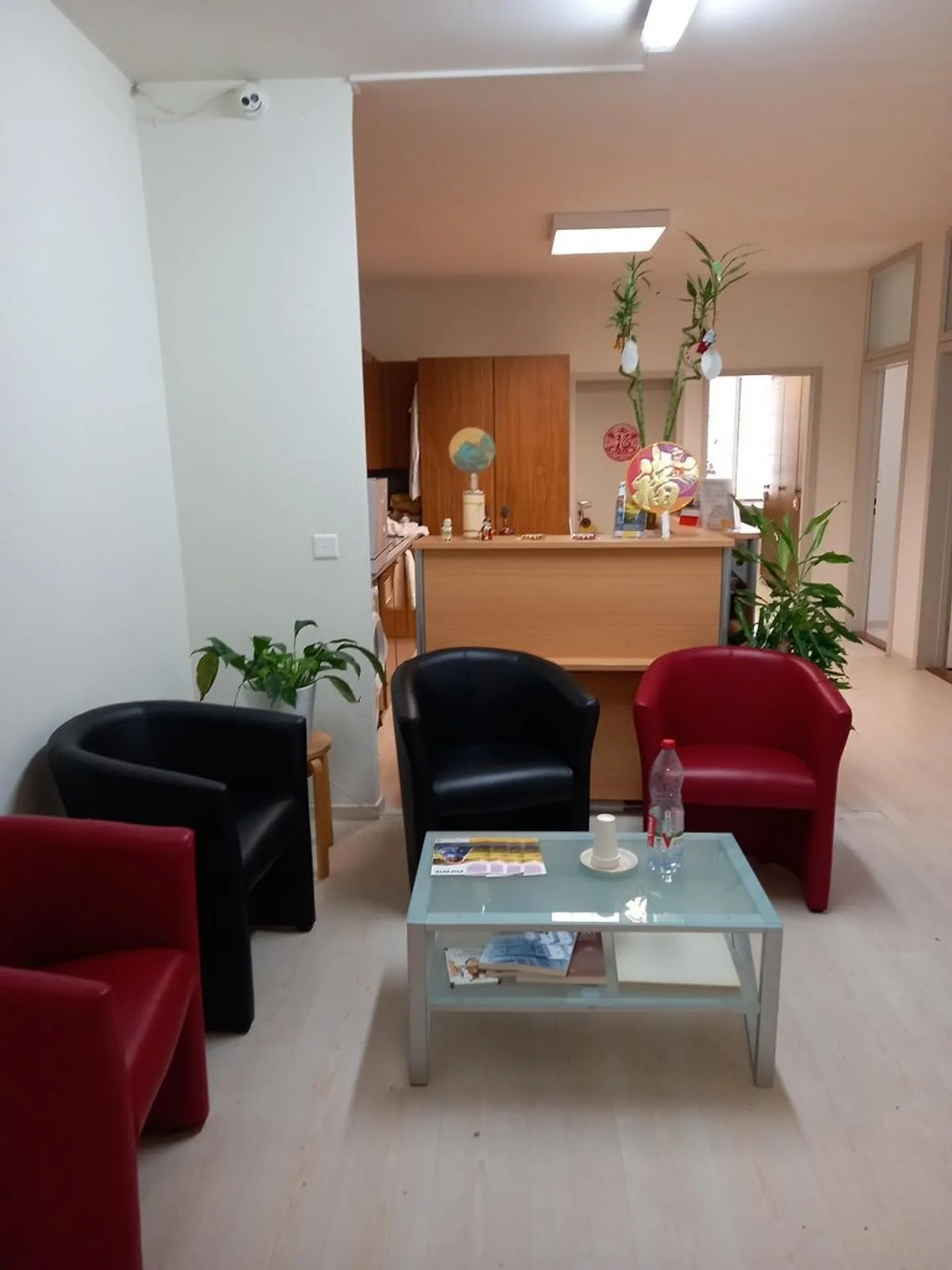 Louer - Bureau de 85,6 m2 près du centre de Neuchâtel - Photo 2 sur 4