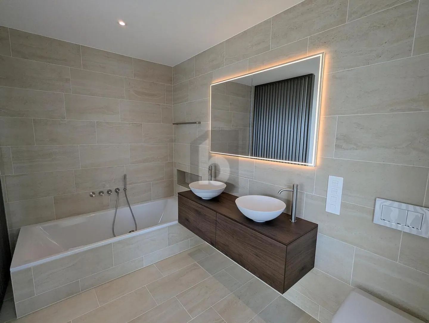 OASIS DE TRANQUILLITÉ LUXUEUSE AVEC TECHNOLOGIE HAUT DE GAMME - Photo 5 sur 6