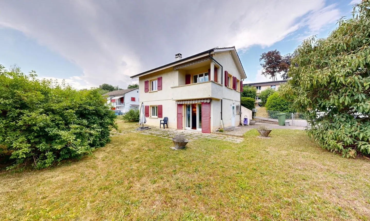 Exclusif : Petite maison de 3 pièces à rénover - Photo 1 sur 11