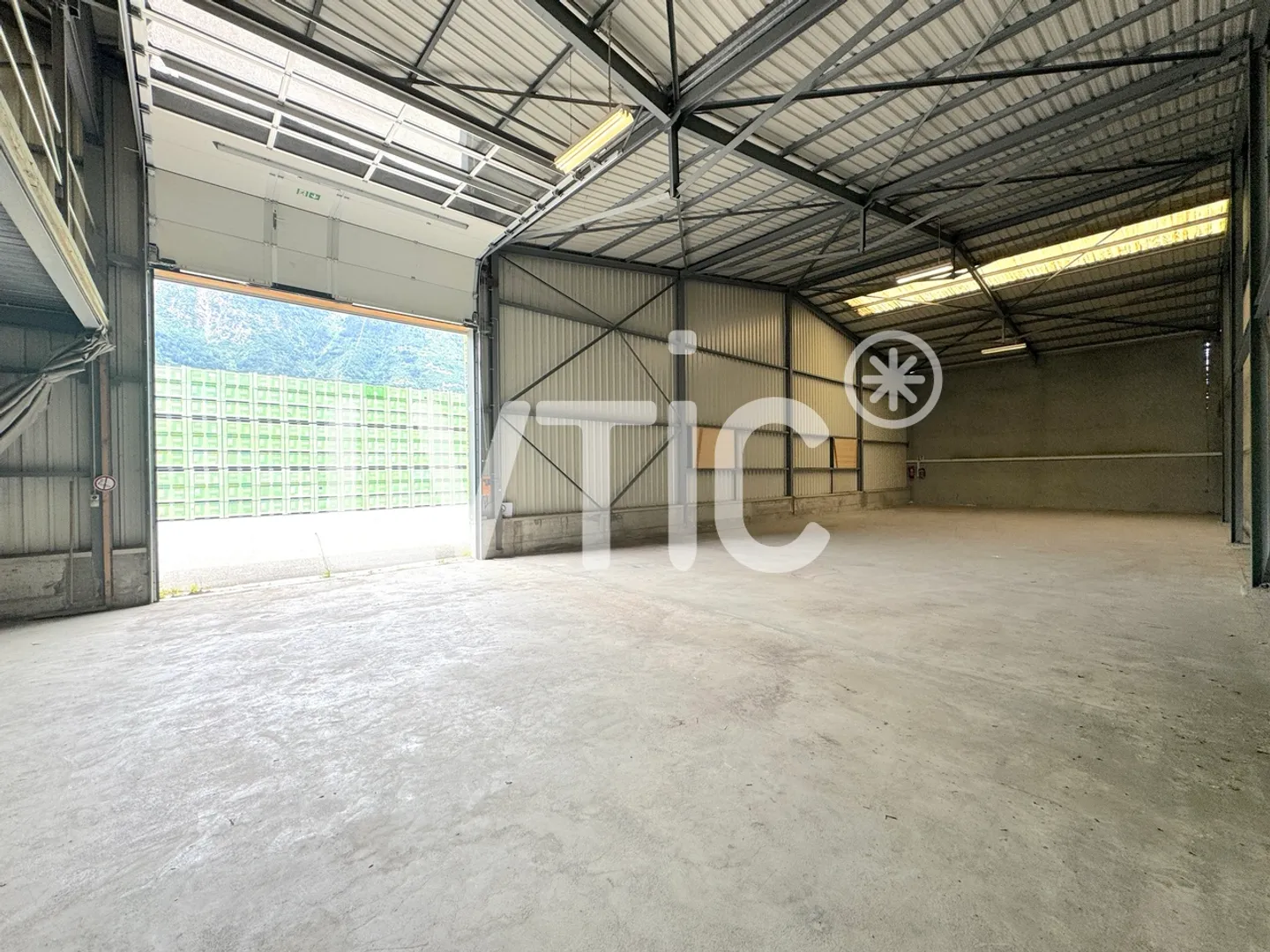 440 m2 Lager zu vermieten in Charrat - Foto 1 von 12
