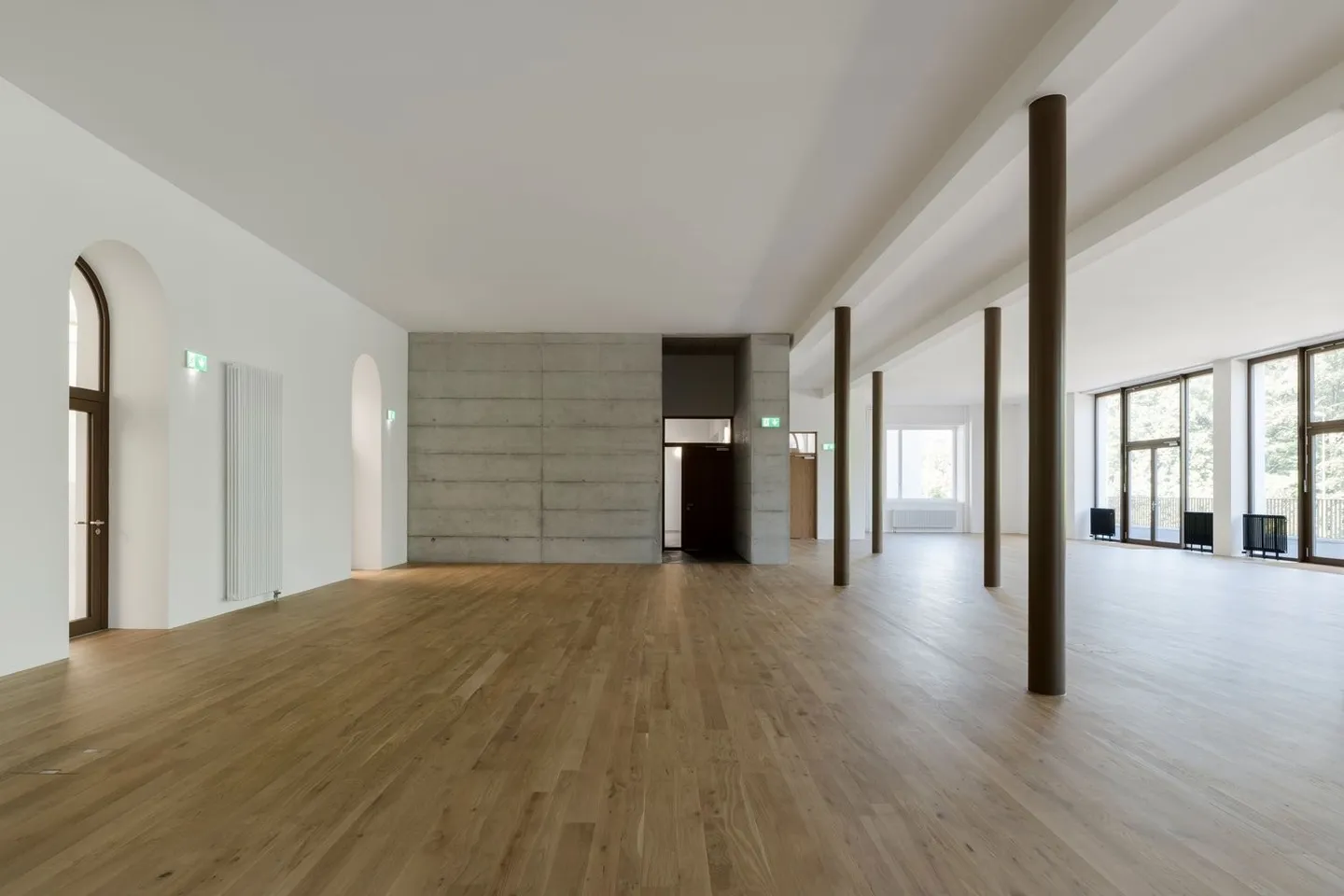 High-quality developed commercial spaces - Photo 4 of 8