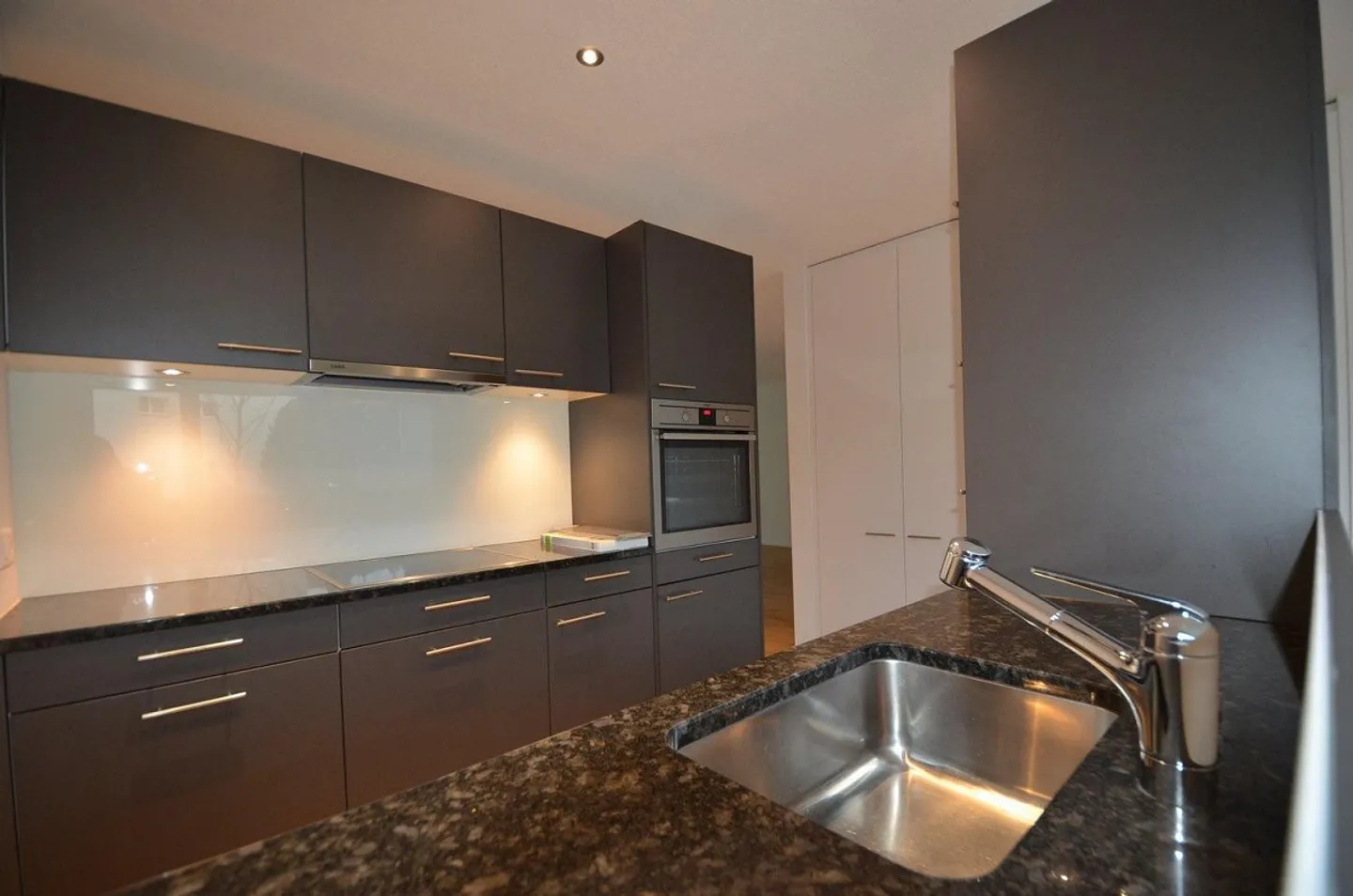 City and Countryside in One Hand - Photo 2 of 10