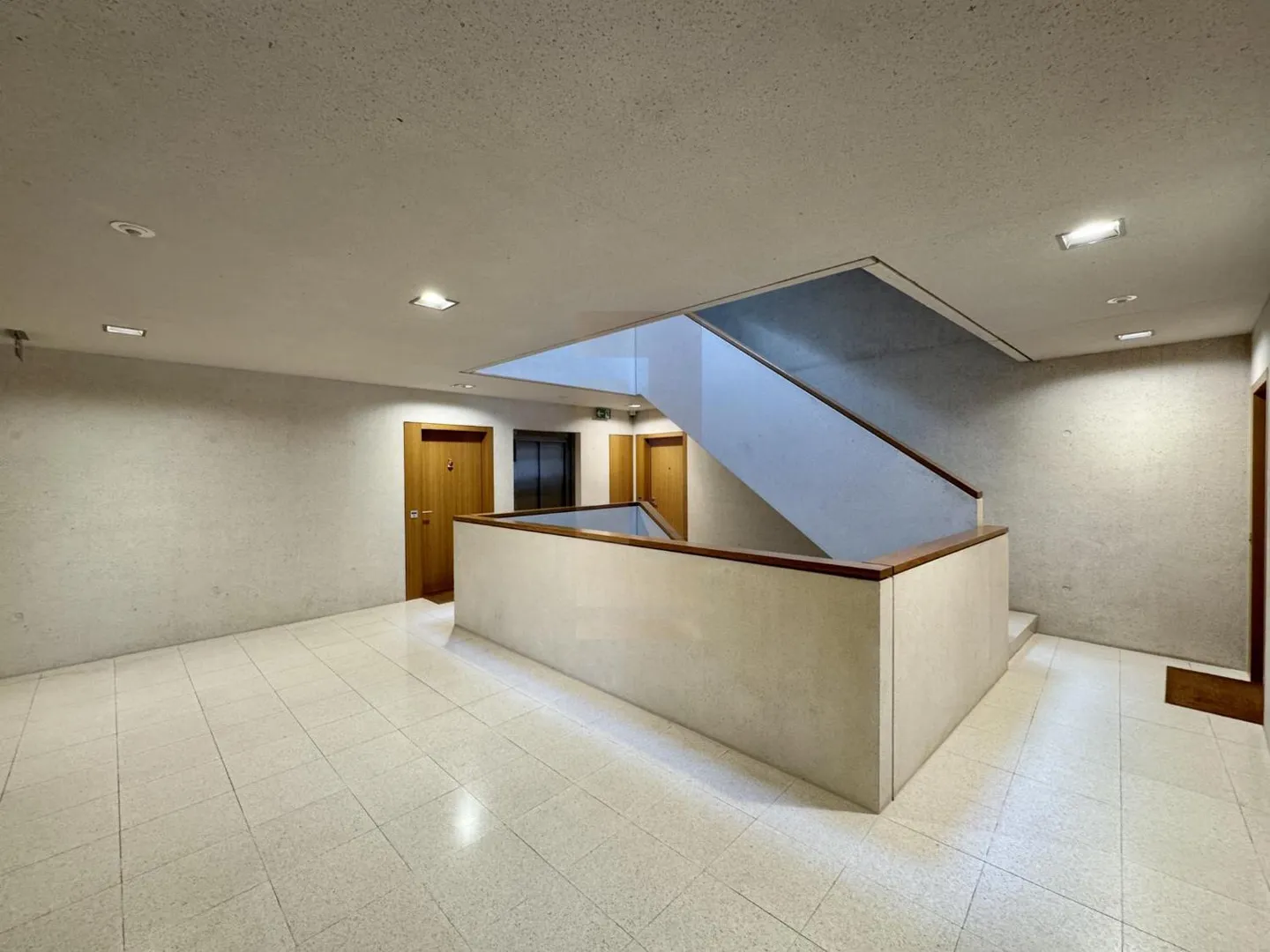 Elegant Furnished Studio - Photo 8 of 9