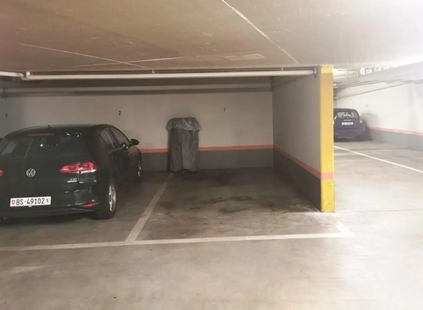 Places de parking dans le quartier de Birsig - Photo 2 sur 9