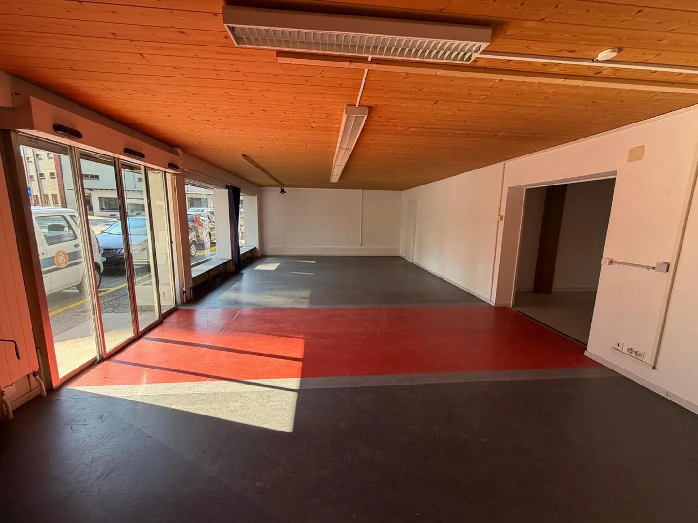 Attractive commercial spaces 116 m² in a central location in Burgdorf - Photo 2 of 9