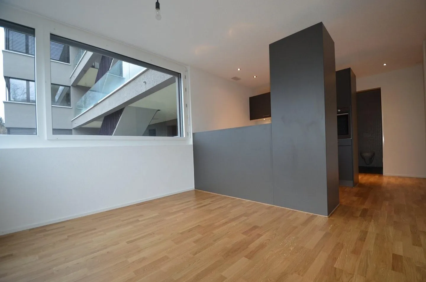 City and Countryside in One Hand - Photo 4 of 10