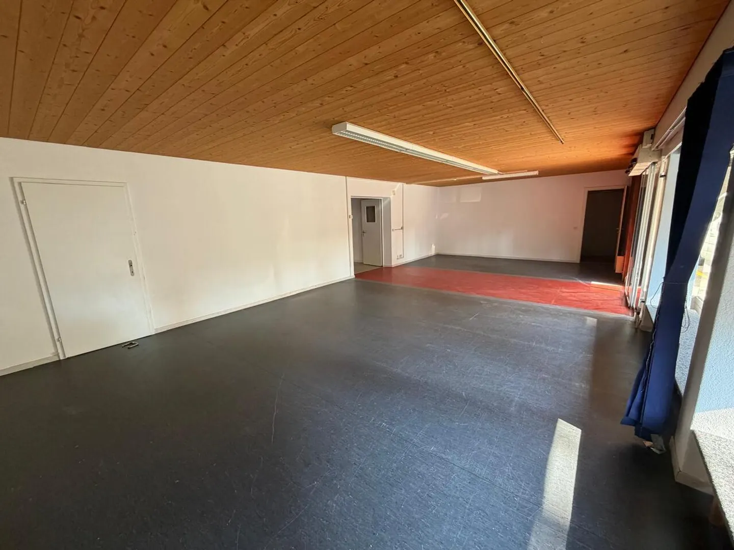 Attractive commercial spaces 116 m² in a central location in Burgdorf - Photo 3 of 9