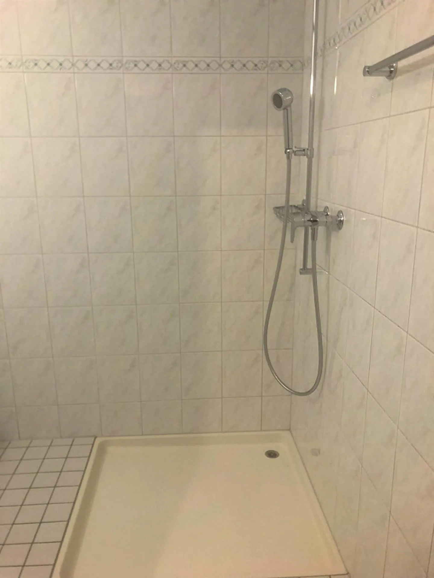 Appartamento affascinante 2½ camere nel centro del villaggio - Foto 5 di 10