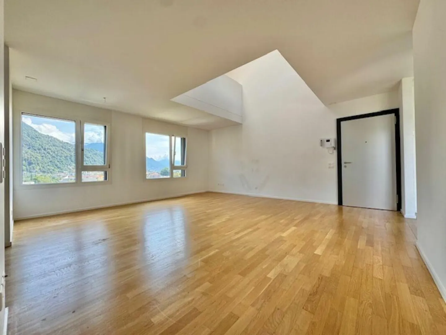 FOR SALE IN THE CENTER OF LOSONE - MODERN DUPLEX ATTIC WITH 5.5 ROOMS - Photo 7 of 27