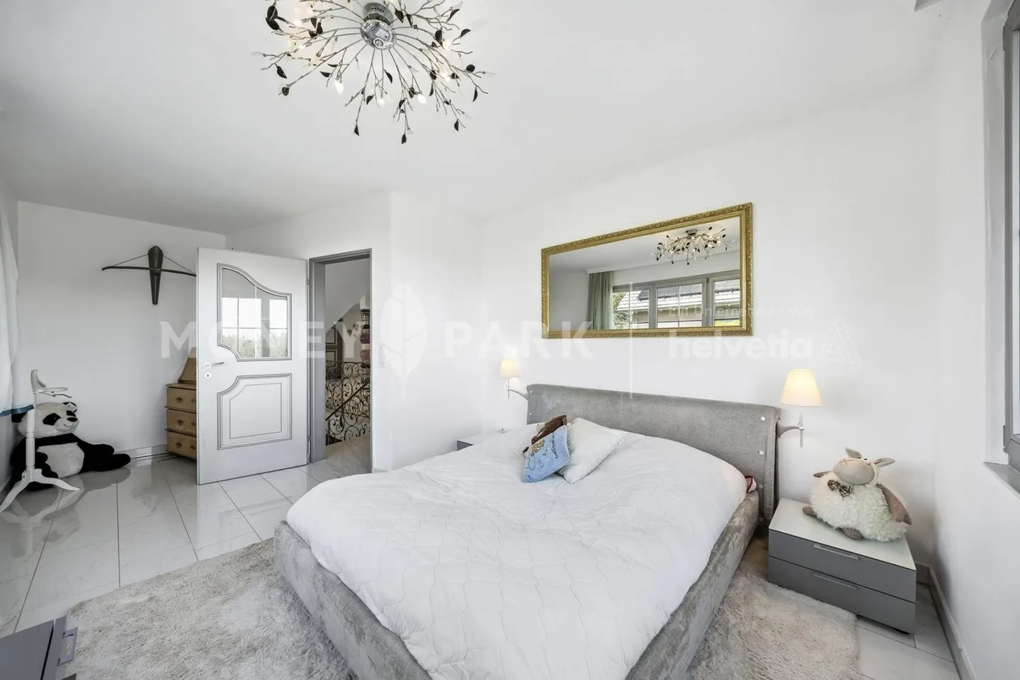 Villa mit Pool und Seesicht - Foto 7 von 13