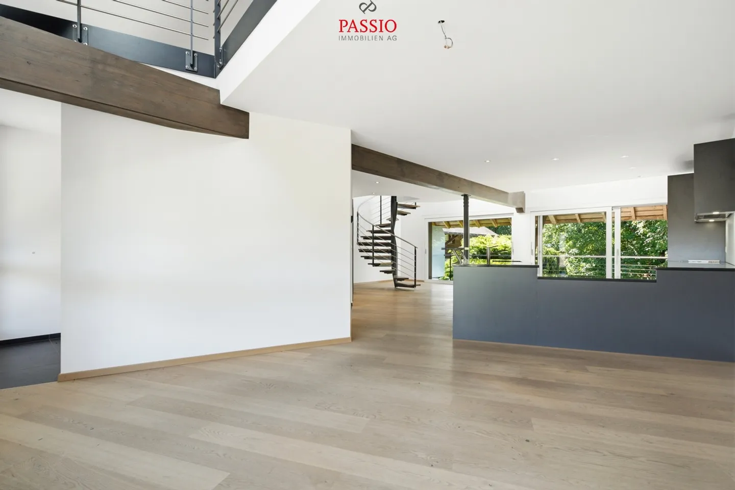 Exclusive Living on 3 Levels: Luxurious 7-Room Apartment in Prime Location - Photo 3 of 27