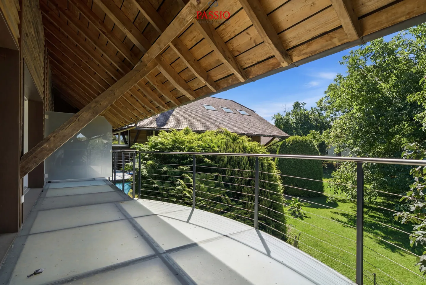 Exclusive Living on 3 Levels: Luxurious 7-Room Apartment in Prime Location - Photo 6 of 27