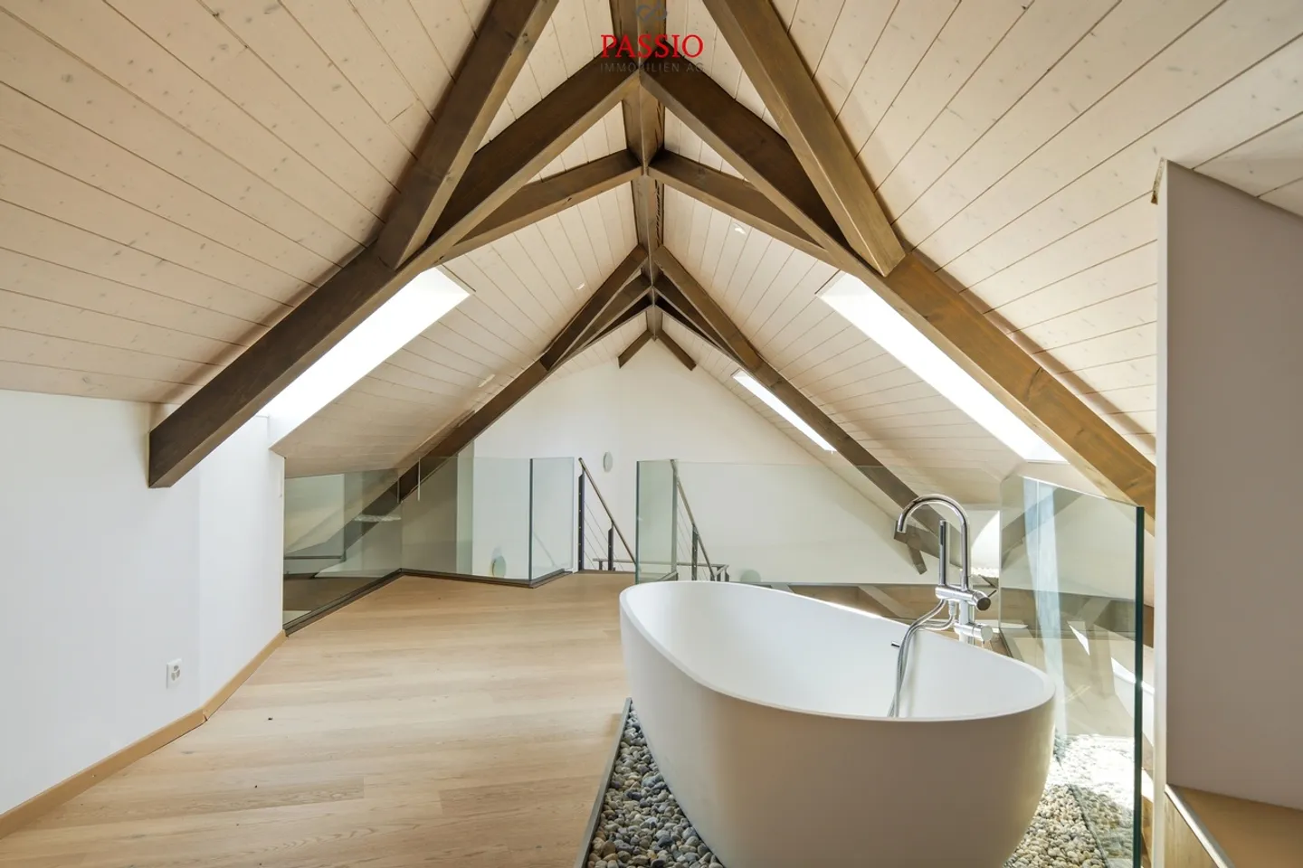 Exclusive Living on 3 Levels: Luxurious 7-Room Apartment in Prime Location - Photo 19 of 27