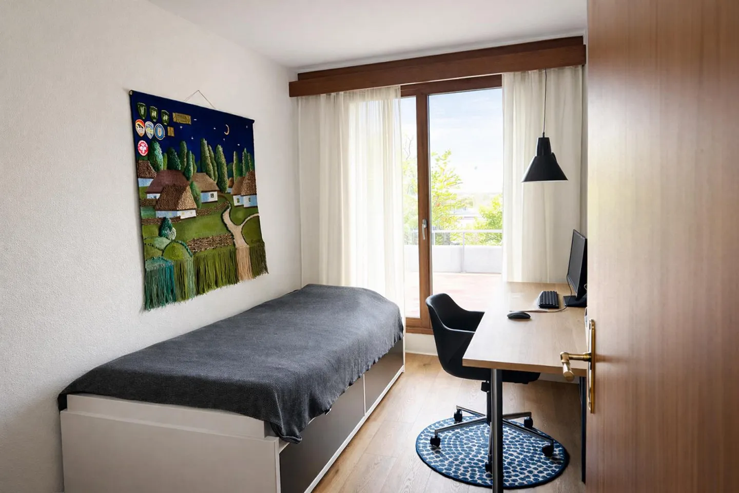 Appartement en terrasse spacieux de 4,5 pièces avec vue et beaucoup de soleil - Photo 8 sur 11